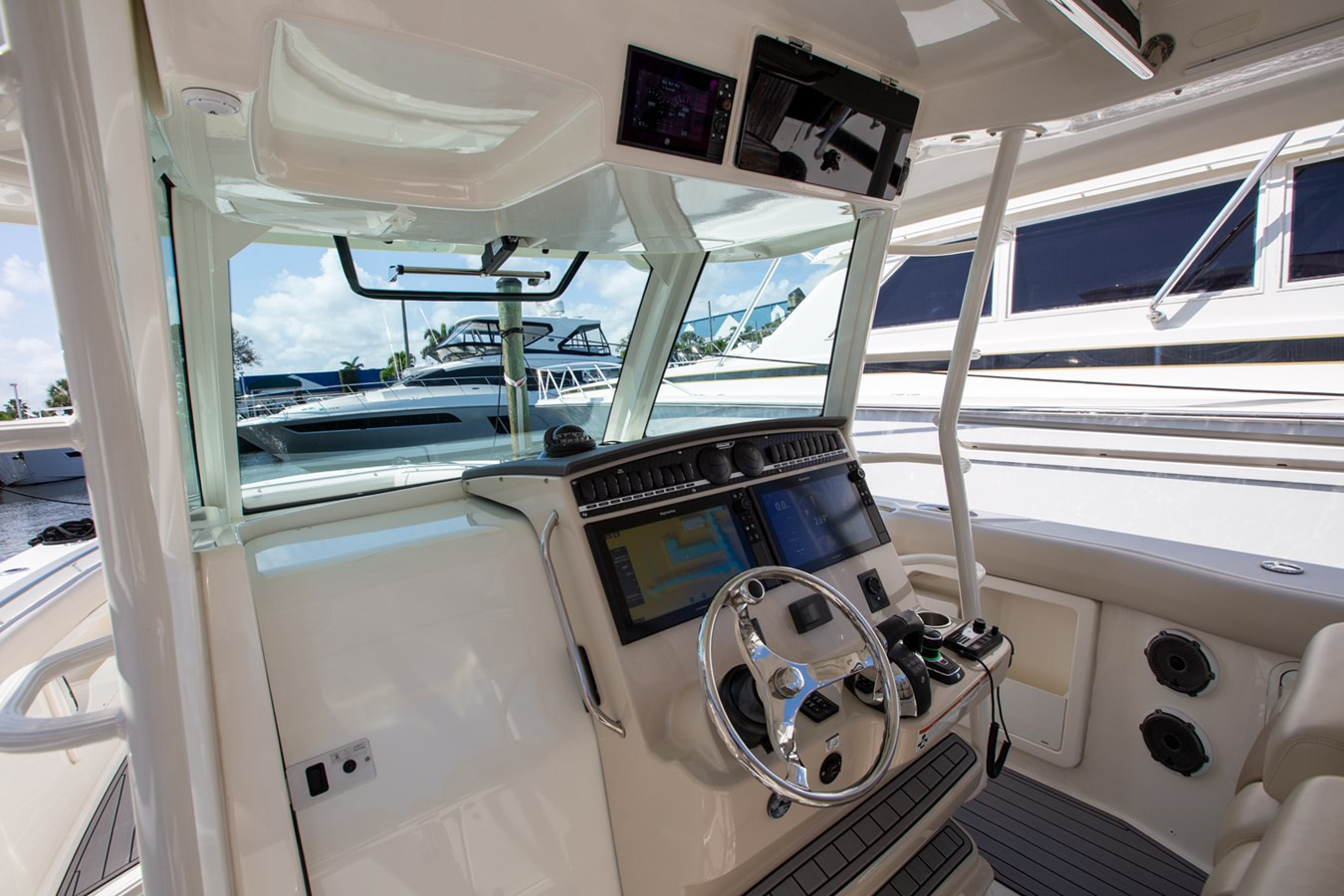 https://arconyachts.ams3.digitaloceanspaces.com/167081/conversions/large_4173051-optimize.jpg