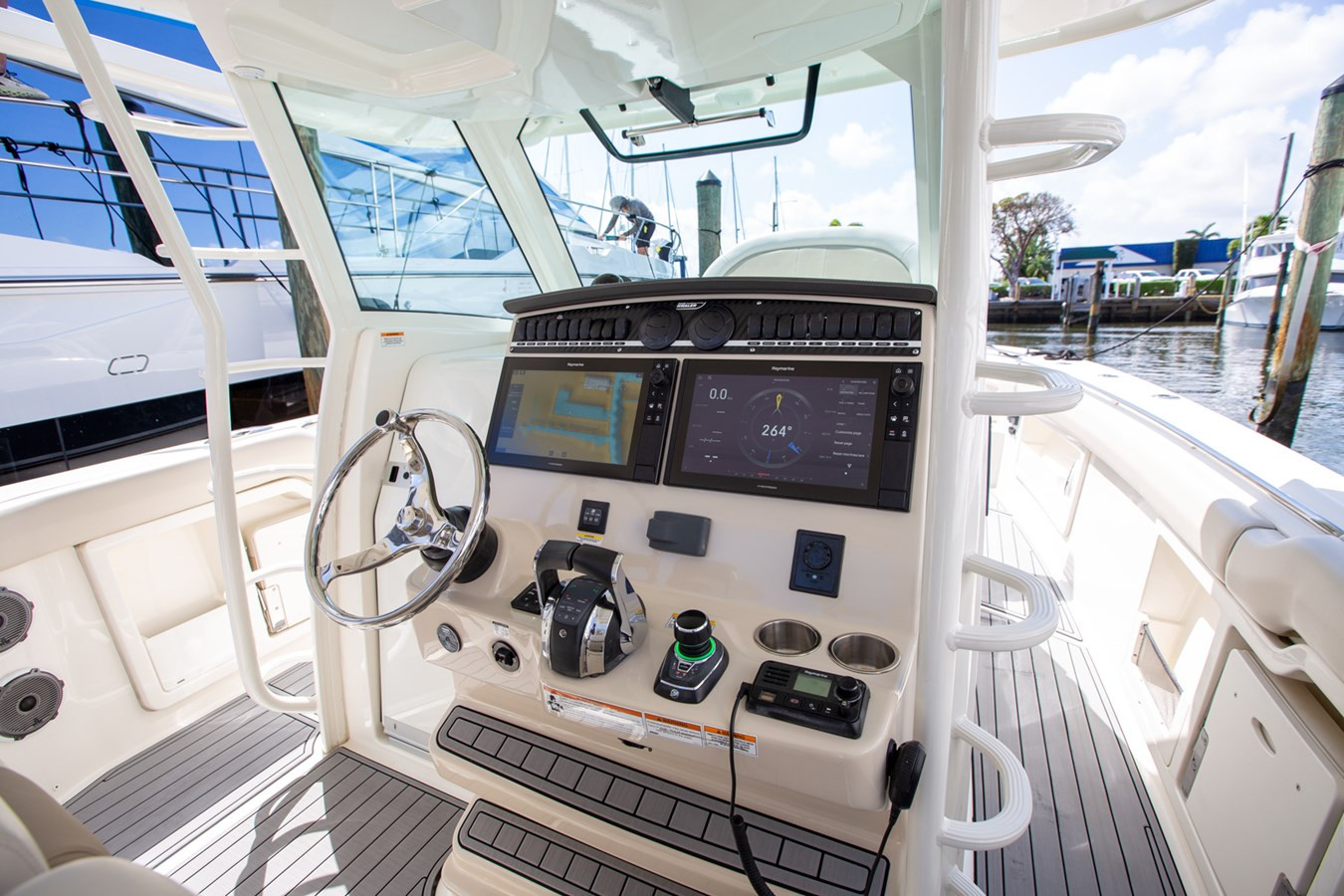 https://arconyachts.ams3.digitaloceanspaces.com/167084/conversions/large_4173052-optimize.jpg