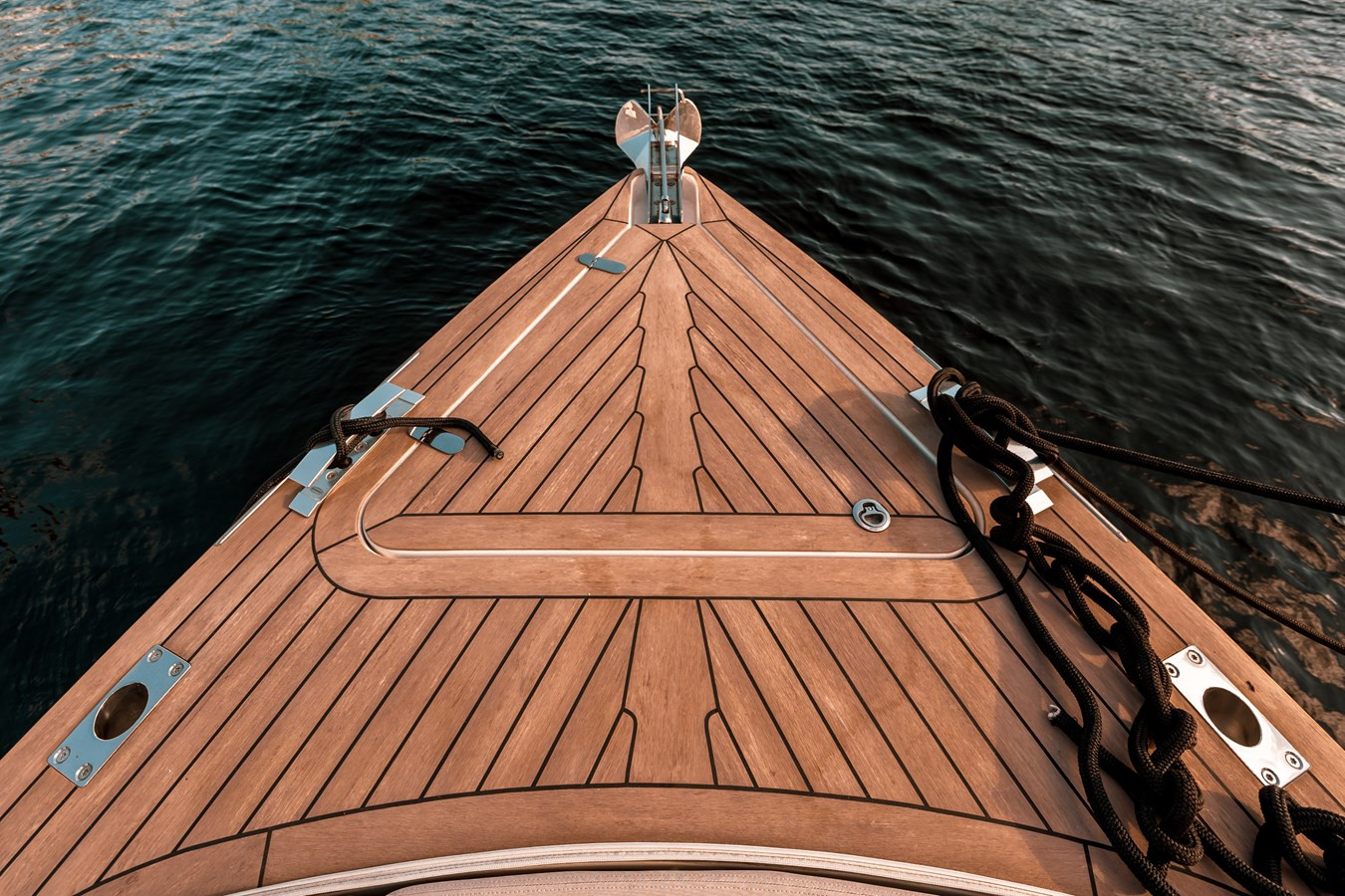 https://arconyachts.ams3.digitaloceanspaces.com/167104/conversions/large_4167590-optimize.jpg