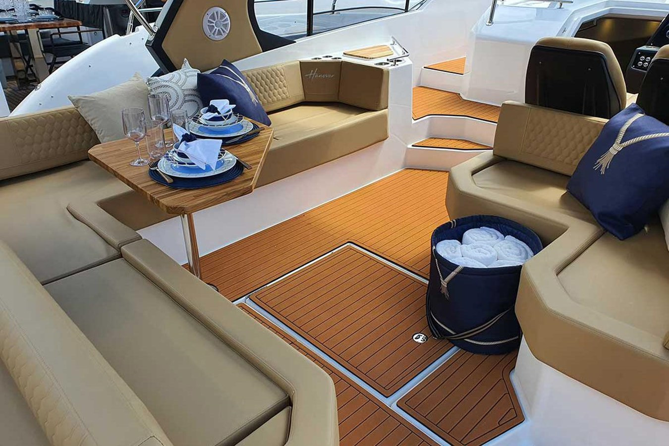 https://arconyachts.ams3.digitaloceanspaces.com/167142/conversions/large_4196764-optimize.jpg