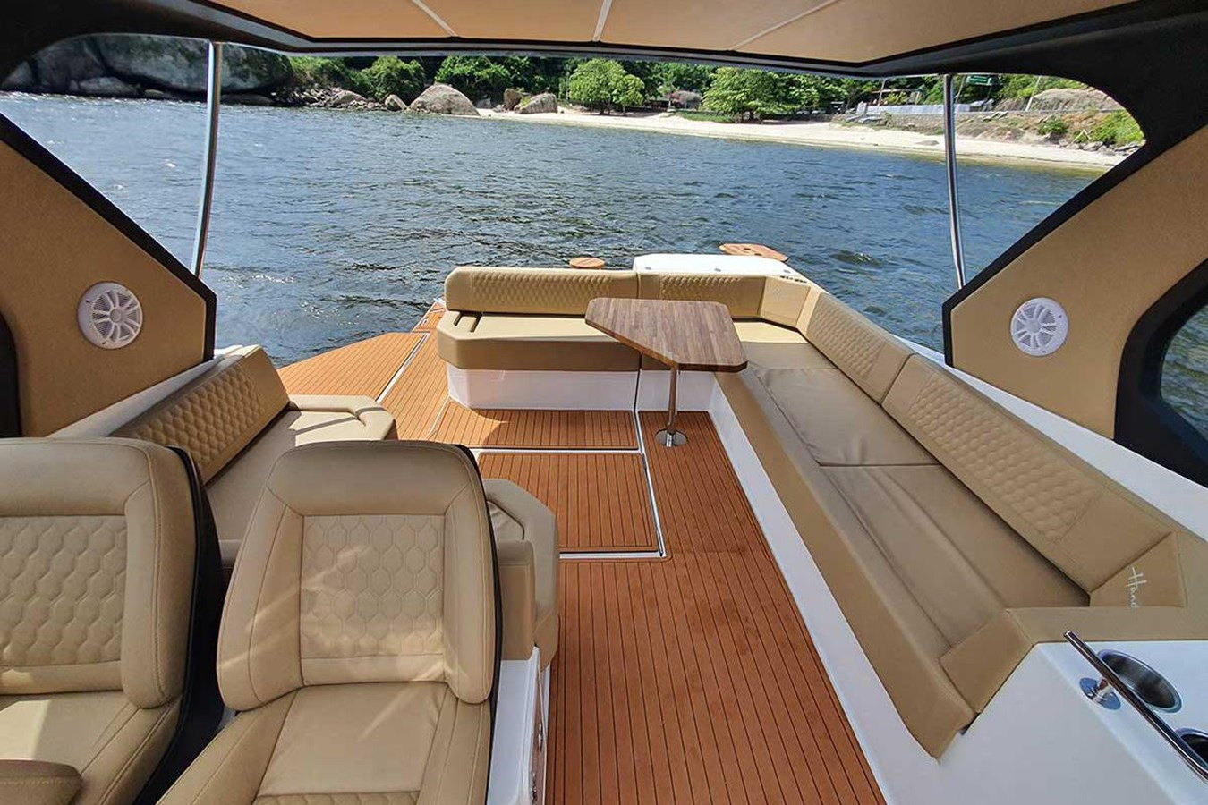 https://arconyachts.ams3.digitaloceanspaces.com/167149/conversions/large_4196766-optimize.jpg