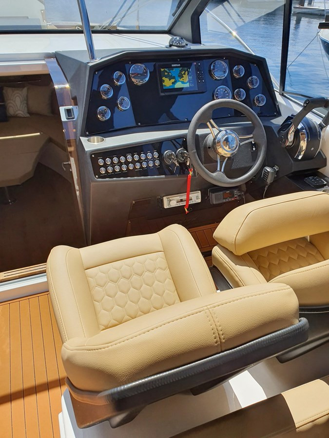 https://arconyachts.ams3.digitaloceanspaces.com/167152/conversions/large_4196767-optimize.jpg