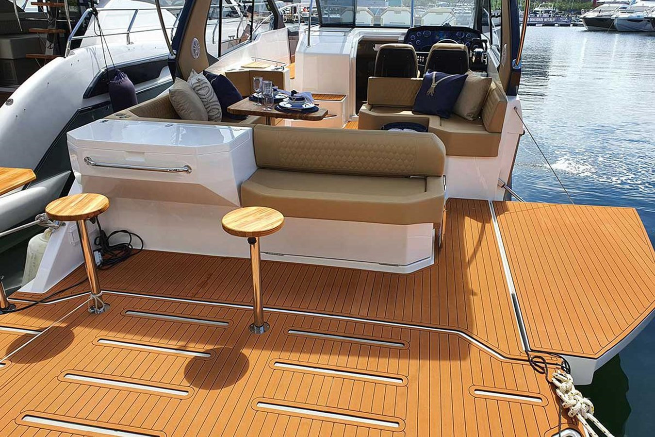 https://arconyachts.ams3.digitaloceanspaces.com/167155/conversions/large_4196768-optimize.jpg