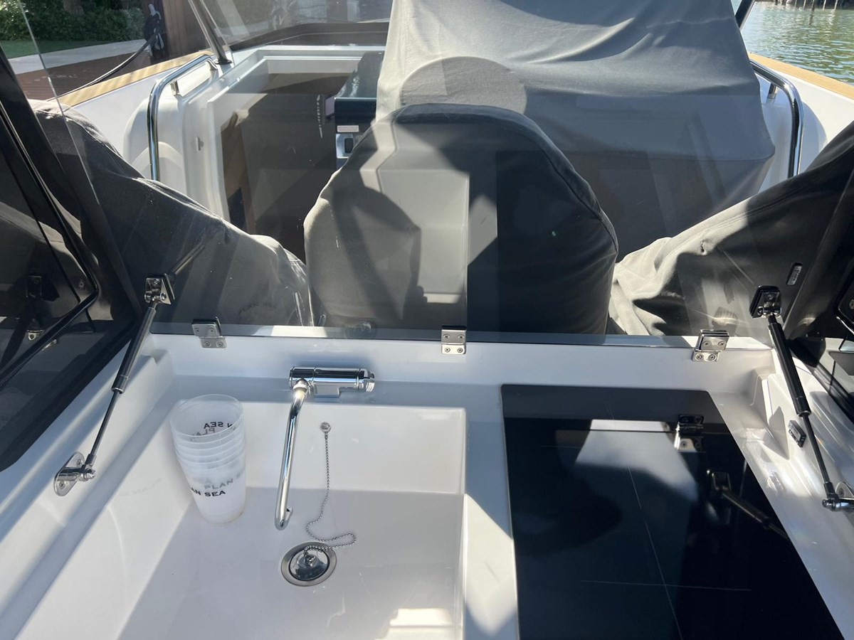 https://arconyachts.ams3.digitaloceanspaces.com/167169/conversions/large_4244594-optimize.jpg