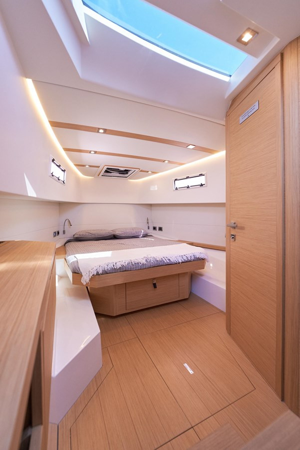 https://arconyachts.ams3.digitaloceanspaces.com/167195/conversions/large_4244605-optimize.jpg
