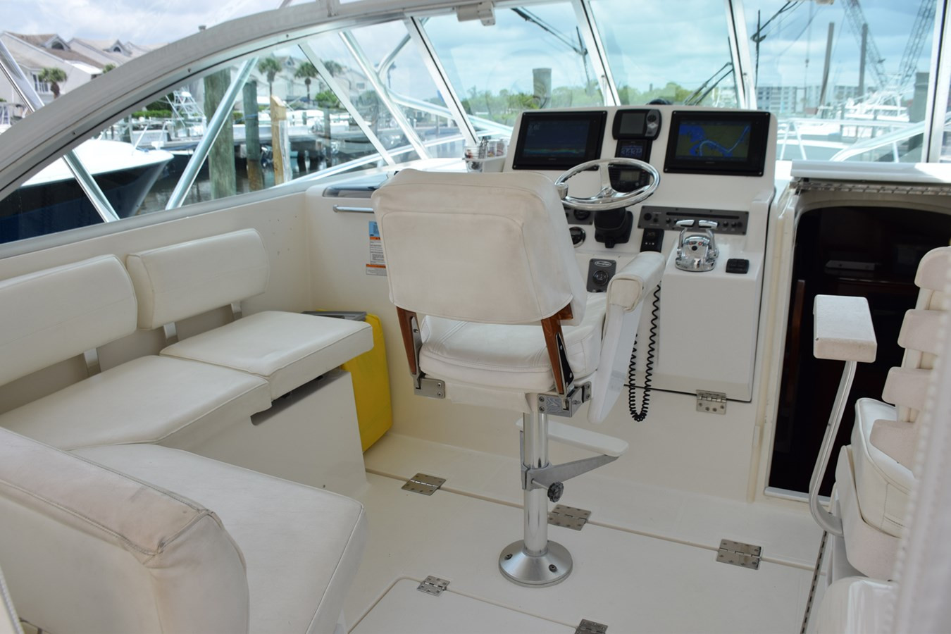 https://arconyachts.ams3.digitaloceanspaces.com/167238/conversions/large_4277279-optimize.jpg