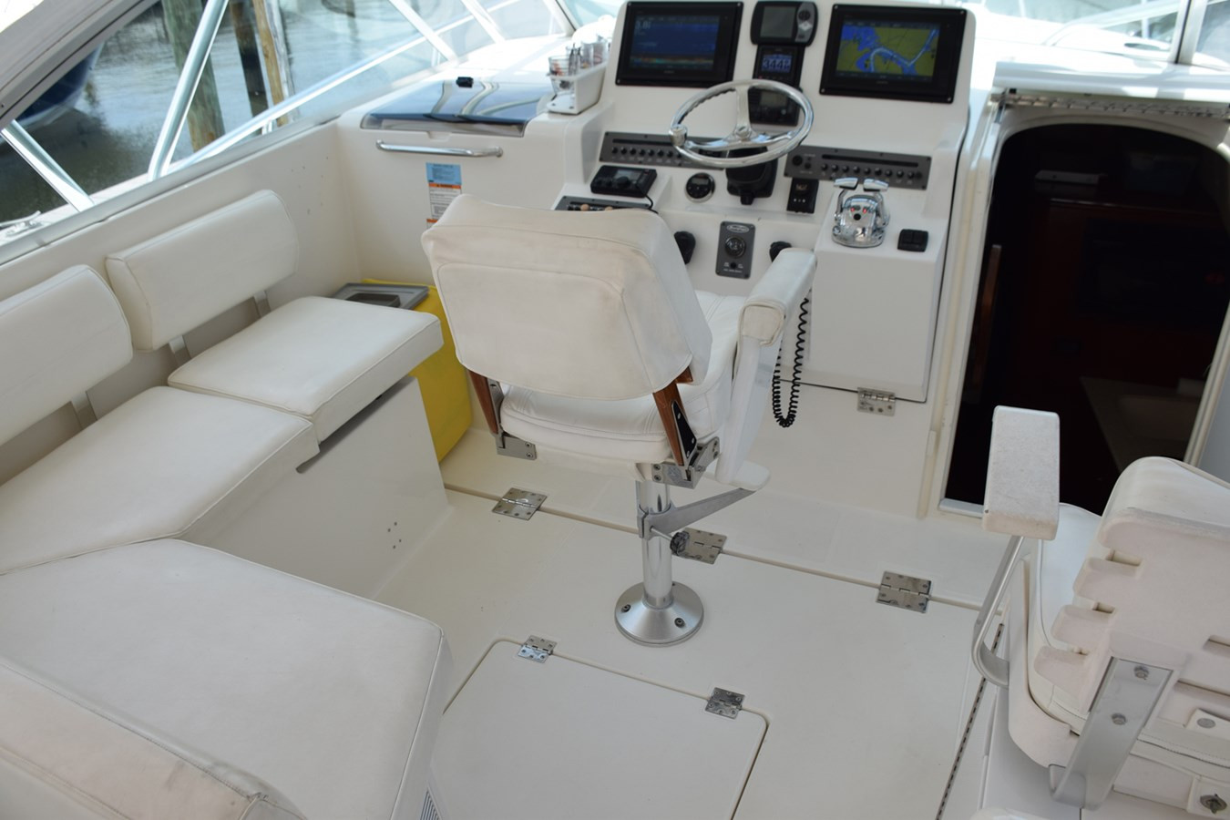 https://arconyachts.ams3.digitaloceanspaces.com/167257/conversions/large_4277286-optimize.jpg