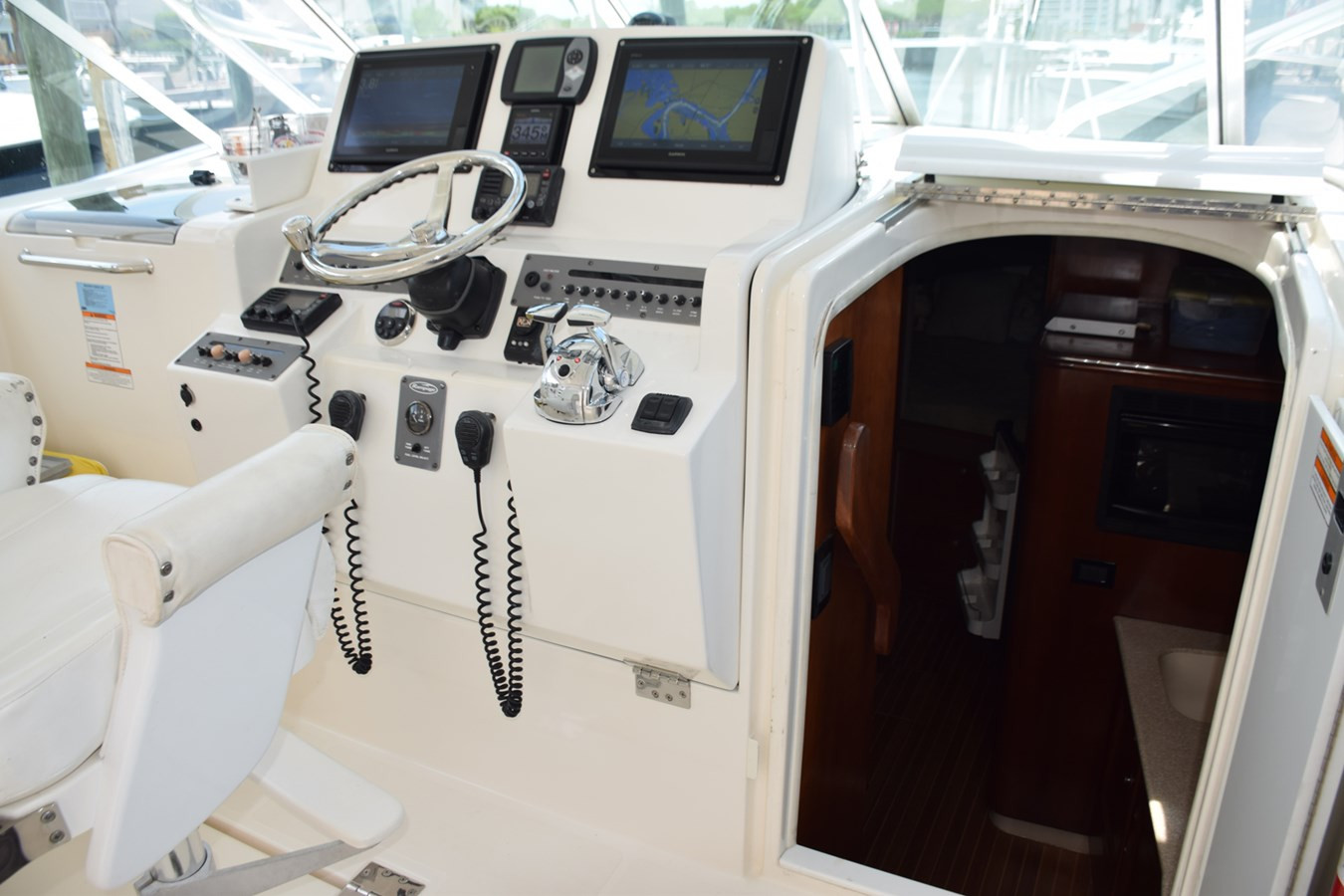 https://arconyachts.ams3.digitaloceanspaces.com/167263/conversions/large_4277288-optimize.jpg