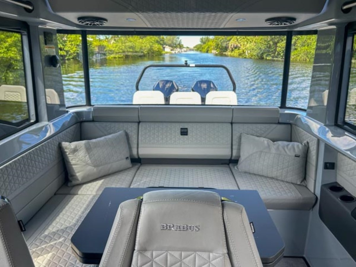 https://arconyachts.ams3.digitaloceanspaces.com/167335/conversions/large_4346156-optimize.jpg