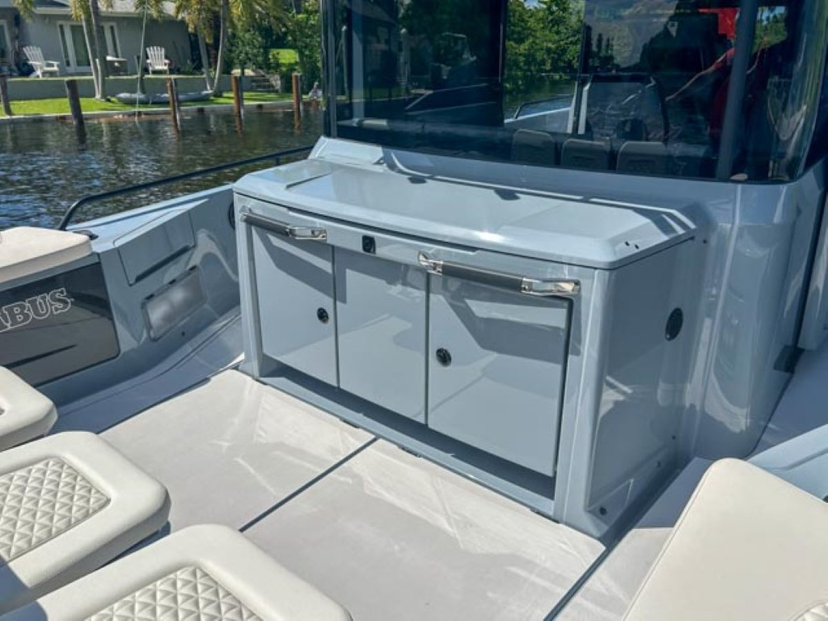 https://arconyachts.ams3.digitaloceanspaces.com/167348/conversions/large_4346165-optimize.jpg