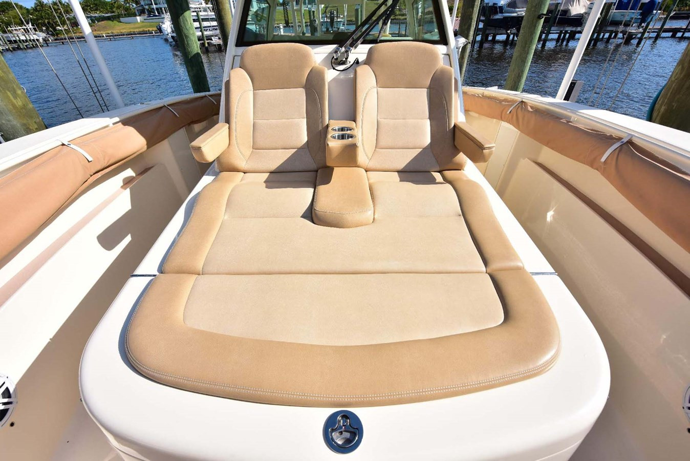 https://arconyachts.ams3.digitaloceanspaces.com/167410/conversions/large_4502843-optimize.jpg