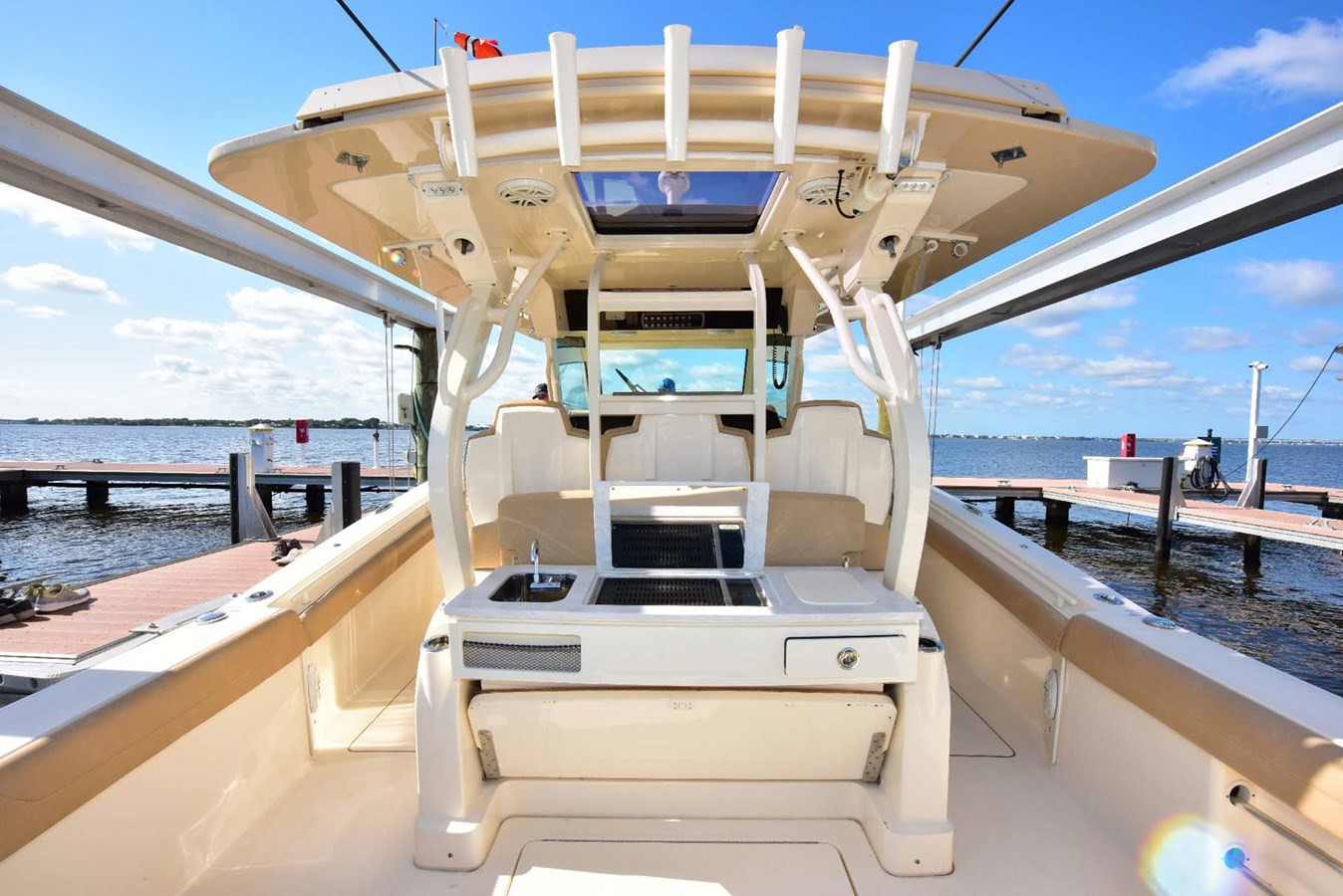 https://arconyachts.ams3.digitaloceanspaces.com/167431/conversions/large_4502849-optimize.jpg