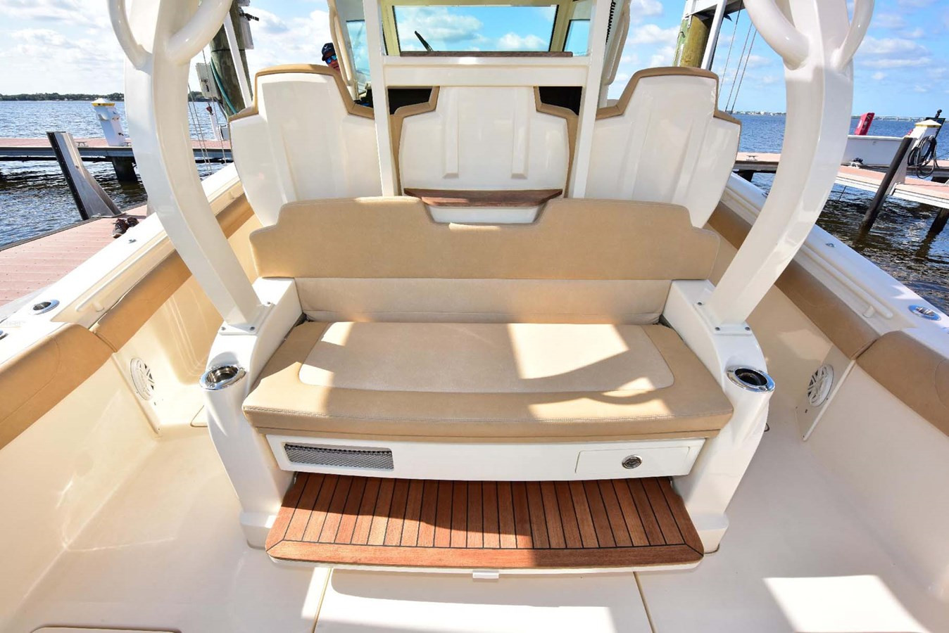 https://arconyachts.ams3.digitaloceanspaces.com/167440/conversions/large_4502852-optimize.jpg