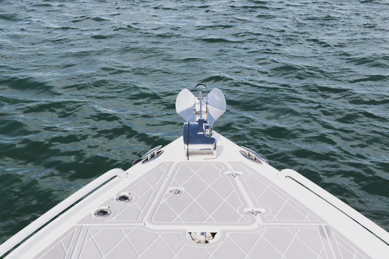 FOUNTAIN 38 CENTER CONSOLE