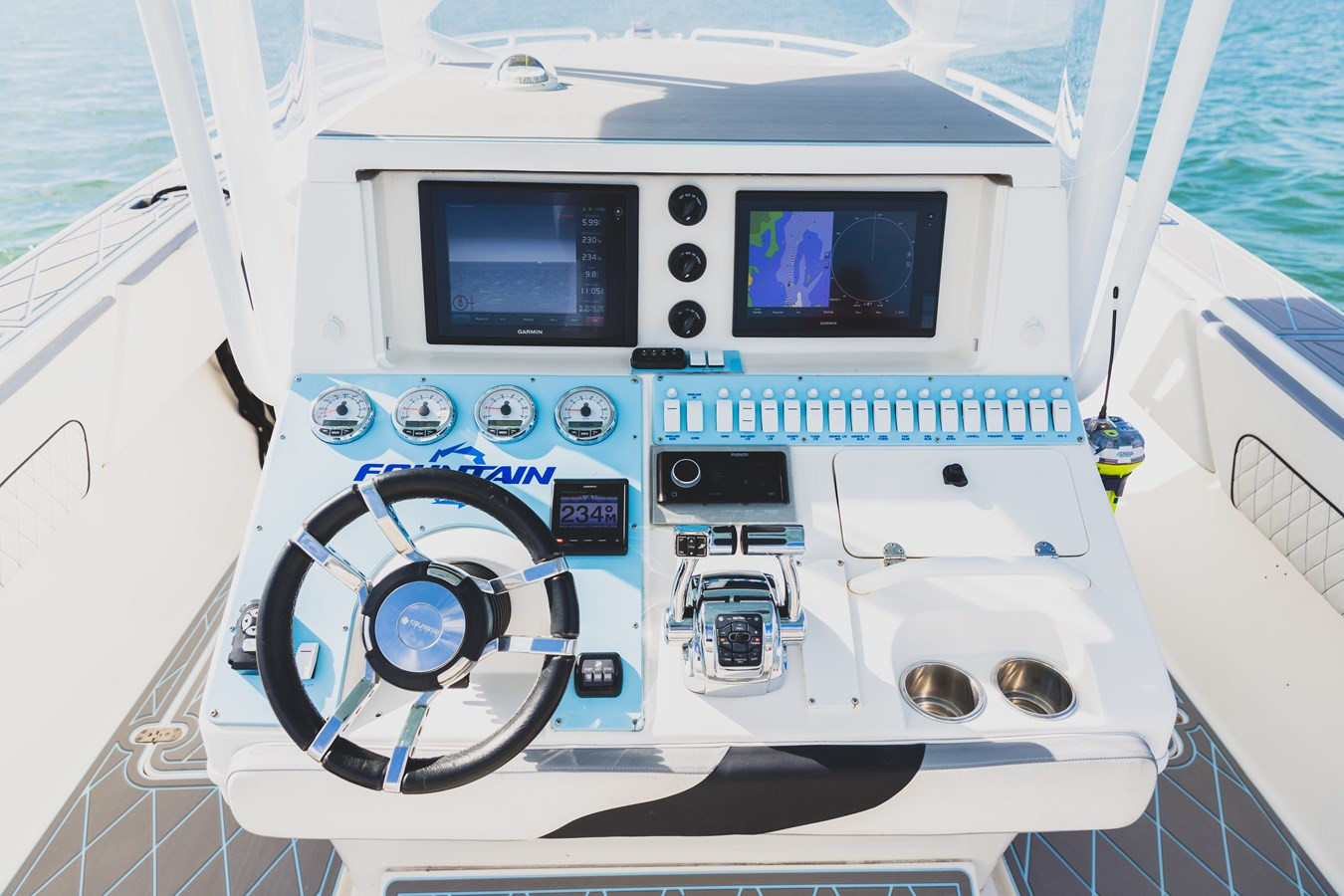 https://arconyachts.ams3.digitaloceanspaces.com/167536/conversions/large_4578892-optimize.jpg