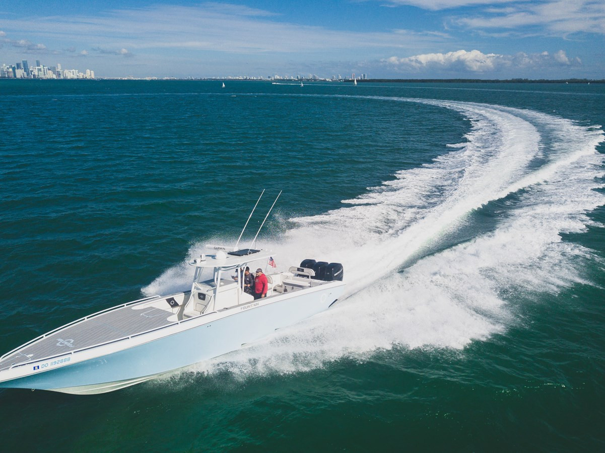 https://arconyachts.ams3.digitaloceanspaces.com/167632/conversions/large_4578925-optimize.jpg