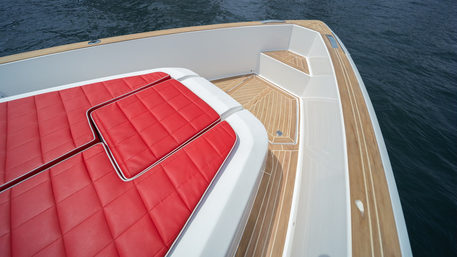 https://arconyachts.ams3.digitaloceanspaces.com/167671/conversions/large_4612665-optimize.jpg