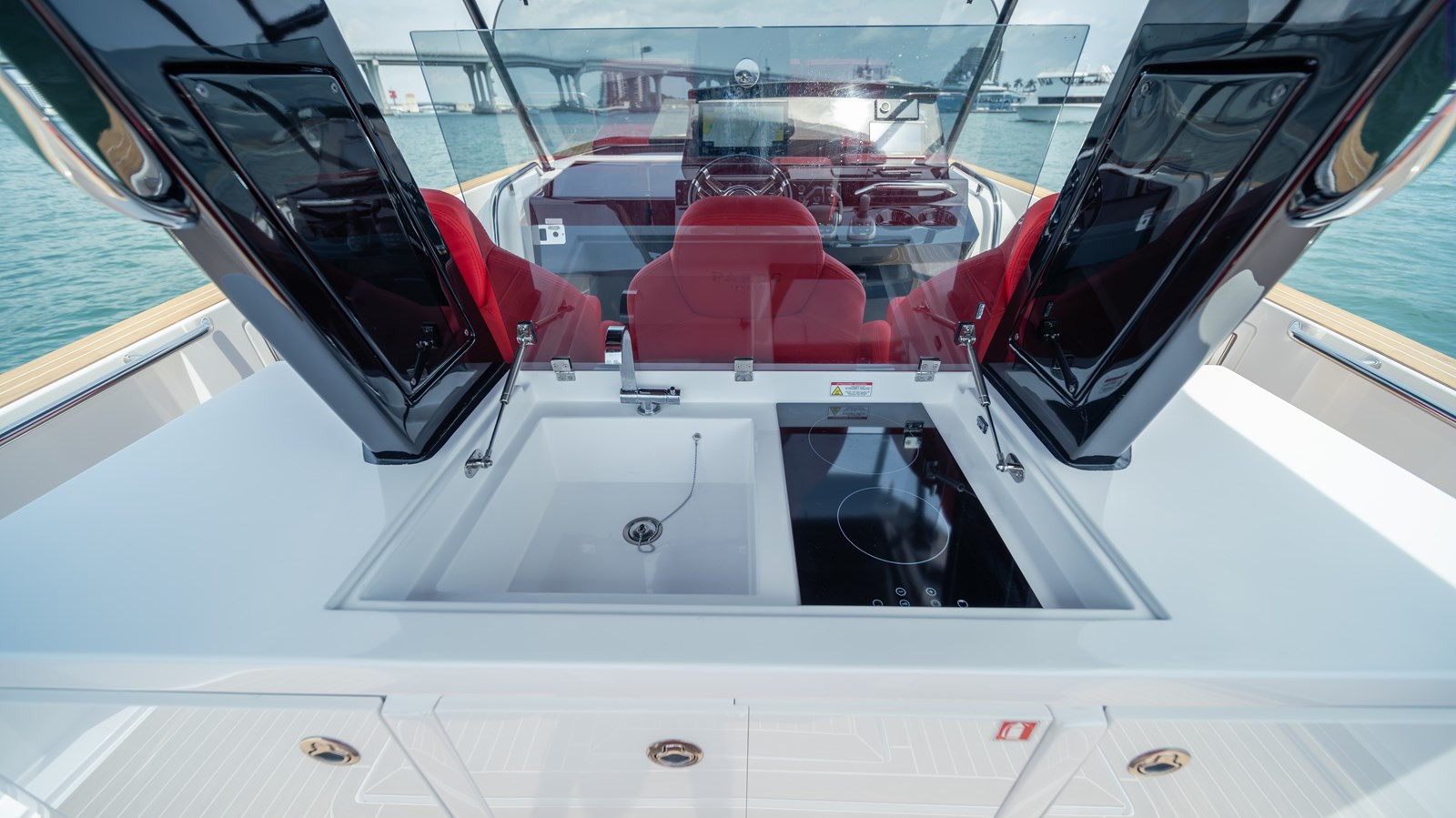 https://arconyachts.ams3.digitaloceanspaces.com/167699/conversions/large_4612711-optimize.jpg