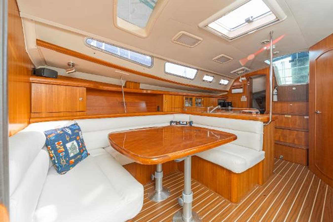 https://arconyachts.ams3.digitaloceanspaces.com/167706/conversions/large_4603784-optimize.jpg