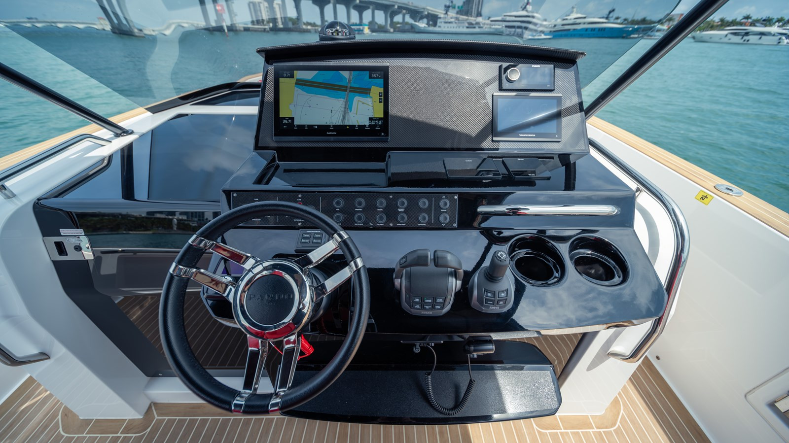 https://arconyachts.ams3.digitaloceanspaces.com/167714/conversions/large_4612728-optimize.jpg