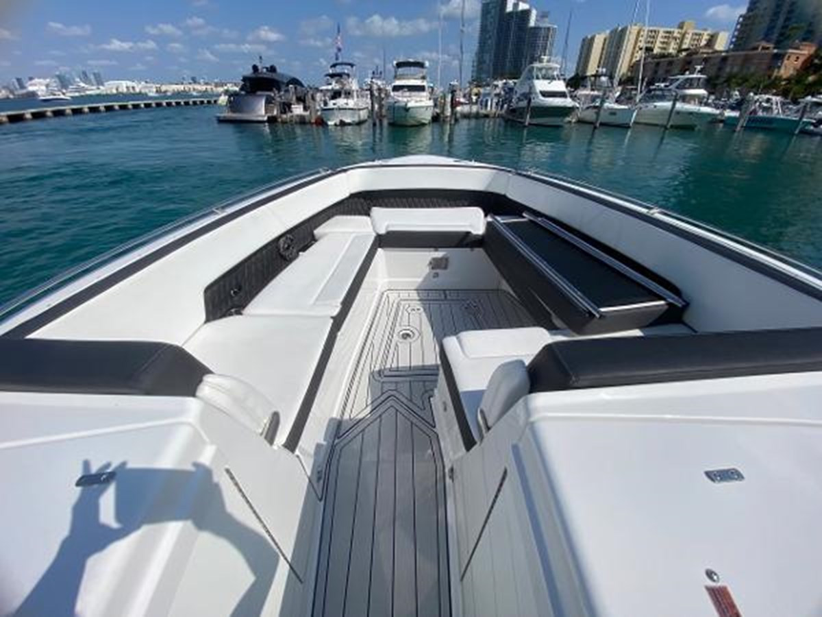 https://arconyachts.ams3.digitaloceanspaces.com/167790/conversions/large_4657304-optimize.jpg