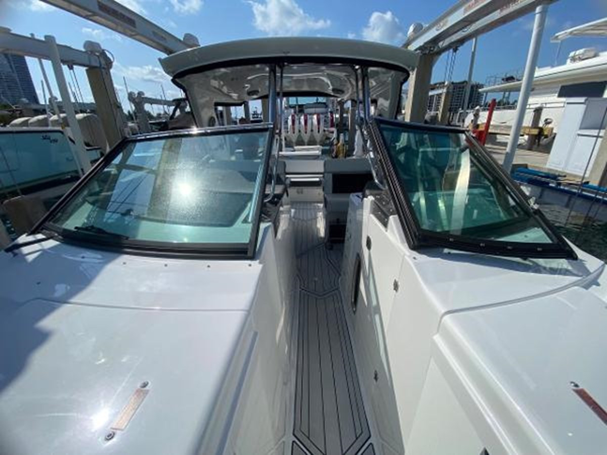 https://arconyachts.ams3.digitaloceanspaces.com/167815/conversions/large_4657312-optimize.jpg