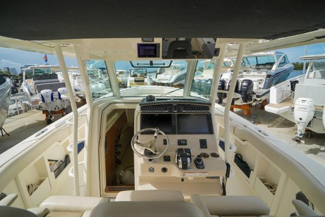 https://arconyachts.ams3.digitaloceanspaces.com/167877/conversions/large_4673997-optimize.jpg
