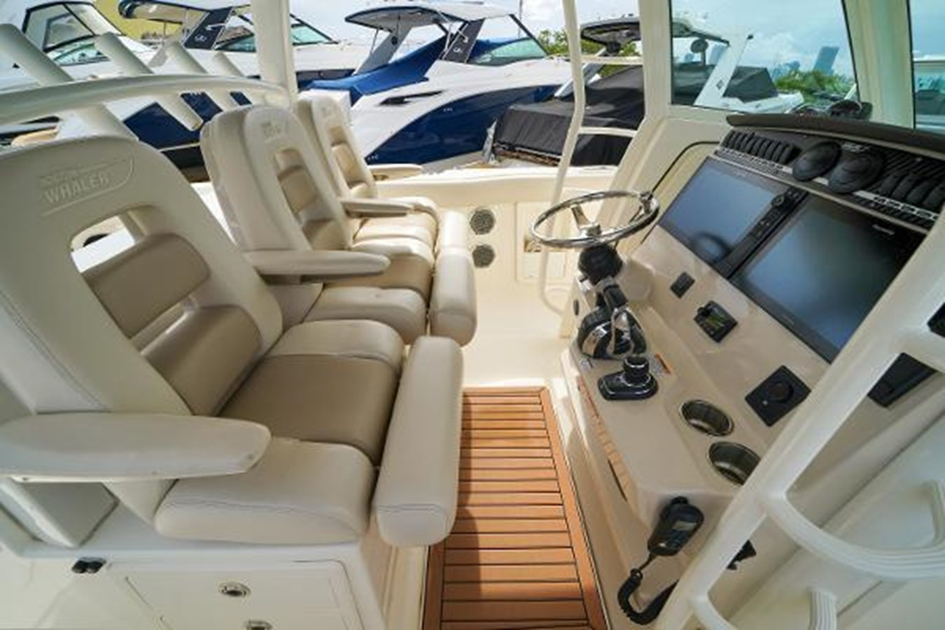 https://arconyachts.ams3.digitaloceanspaces.com/167932/conversions/large_4674018-optimize.jpg