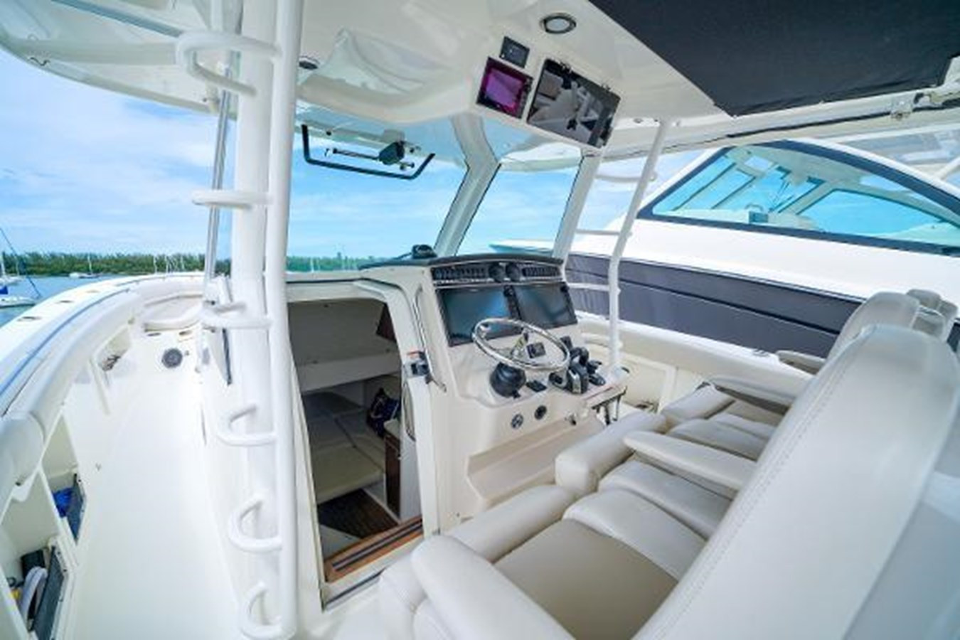 https://arconyachts.ams3.digitaloceanspaces.com/167935/conversions/large_4674019-optimize.jpg