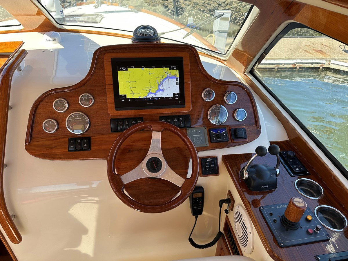 https://arconyachts.ams3.digitaloceanspaces.com/167951/conversions/large_4831948-optimize.jpg