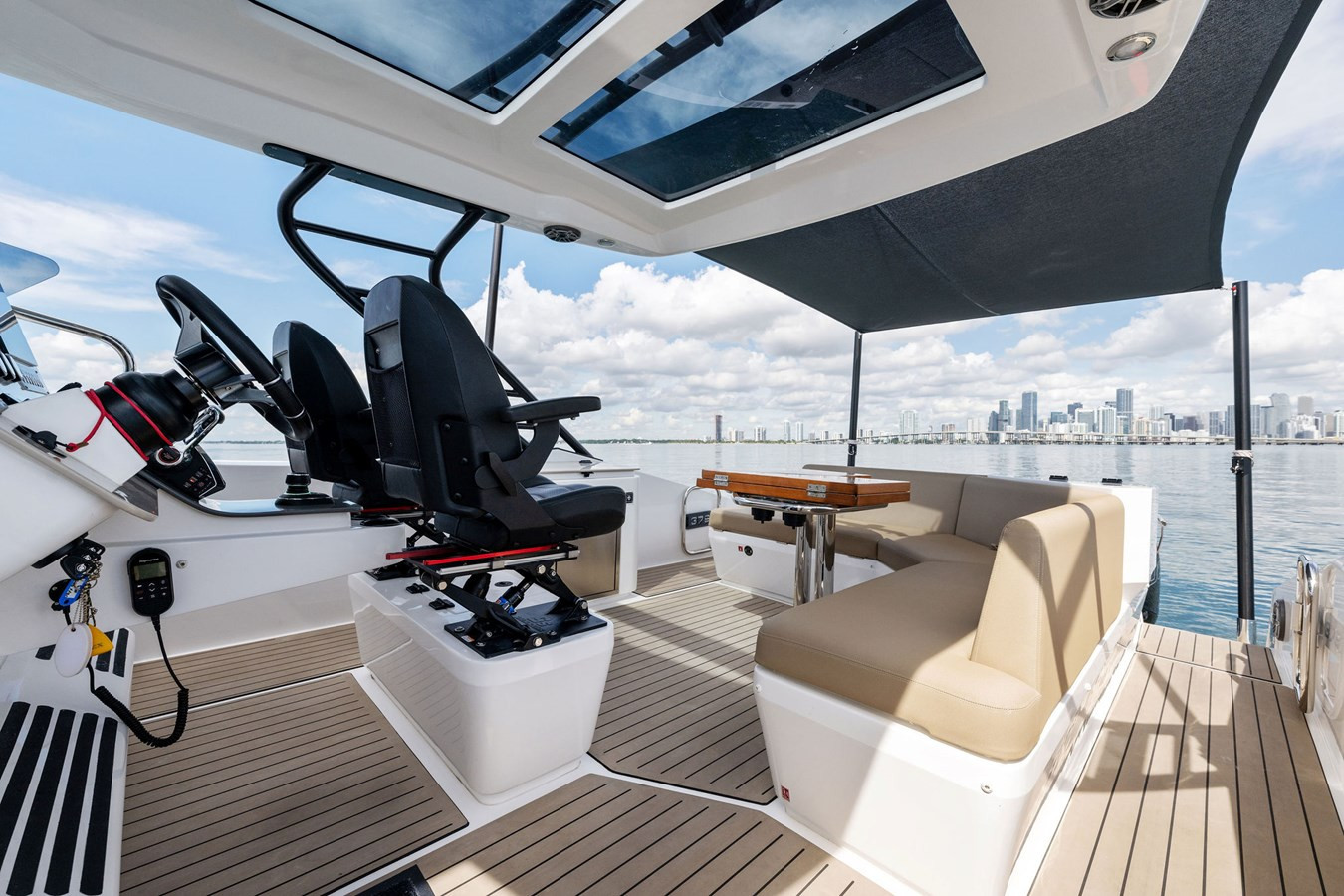 https://arconyachts.ams3.digitaloceanspaces.com/168079/conversions/large_3963323-optimize.jpg