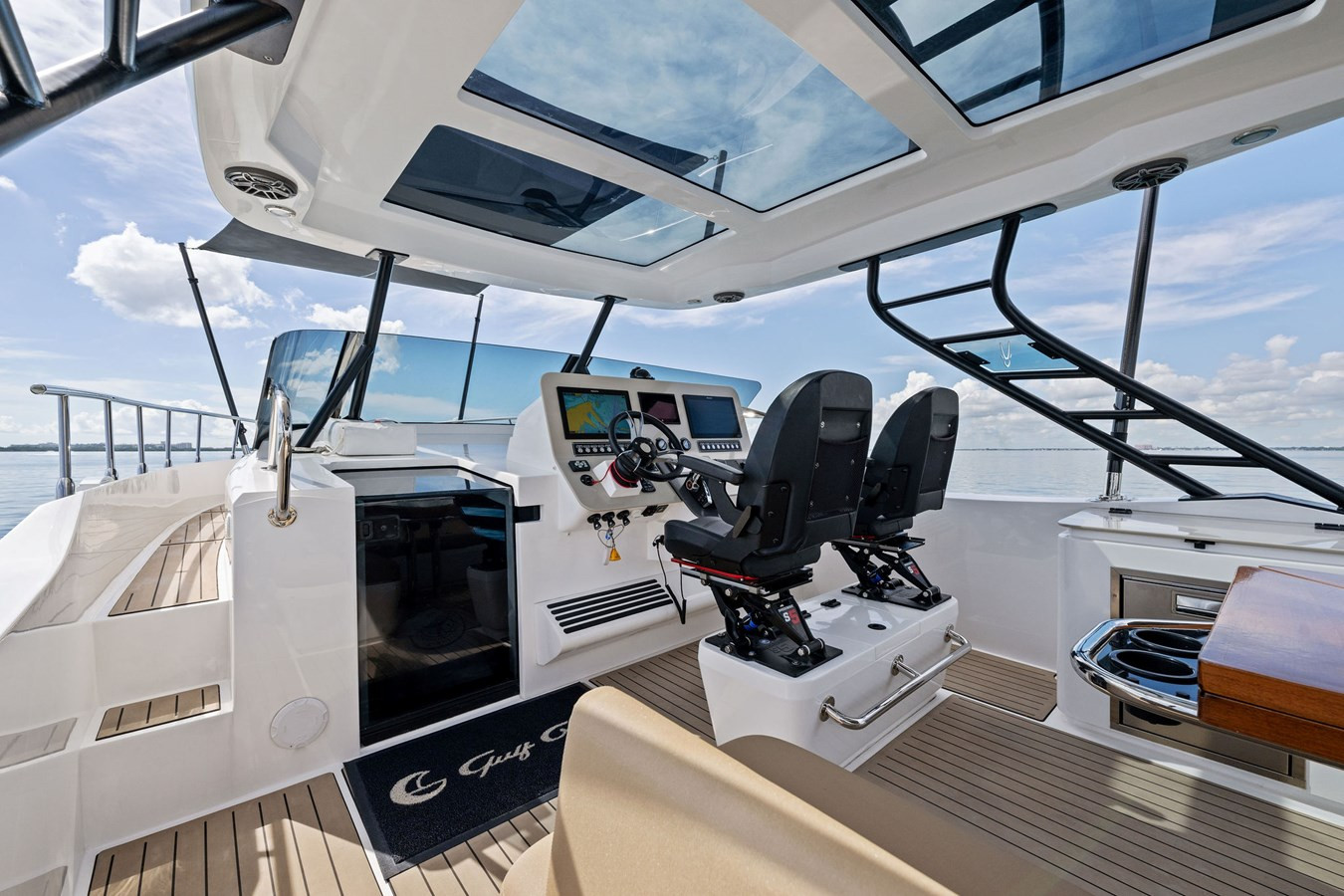 https://arconyachts.ams3.digitaloceanspaces.com/168088/conversions/large_3963326-optimize.jpg
