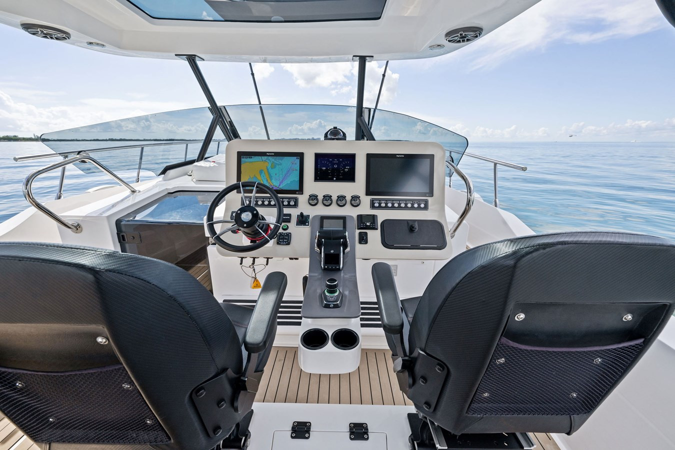 https://arconyachts.ams3.digitaloceanspaces.com/168097/conversions/large_3963329-optimize.jpg