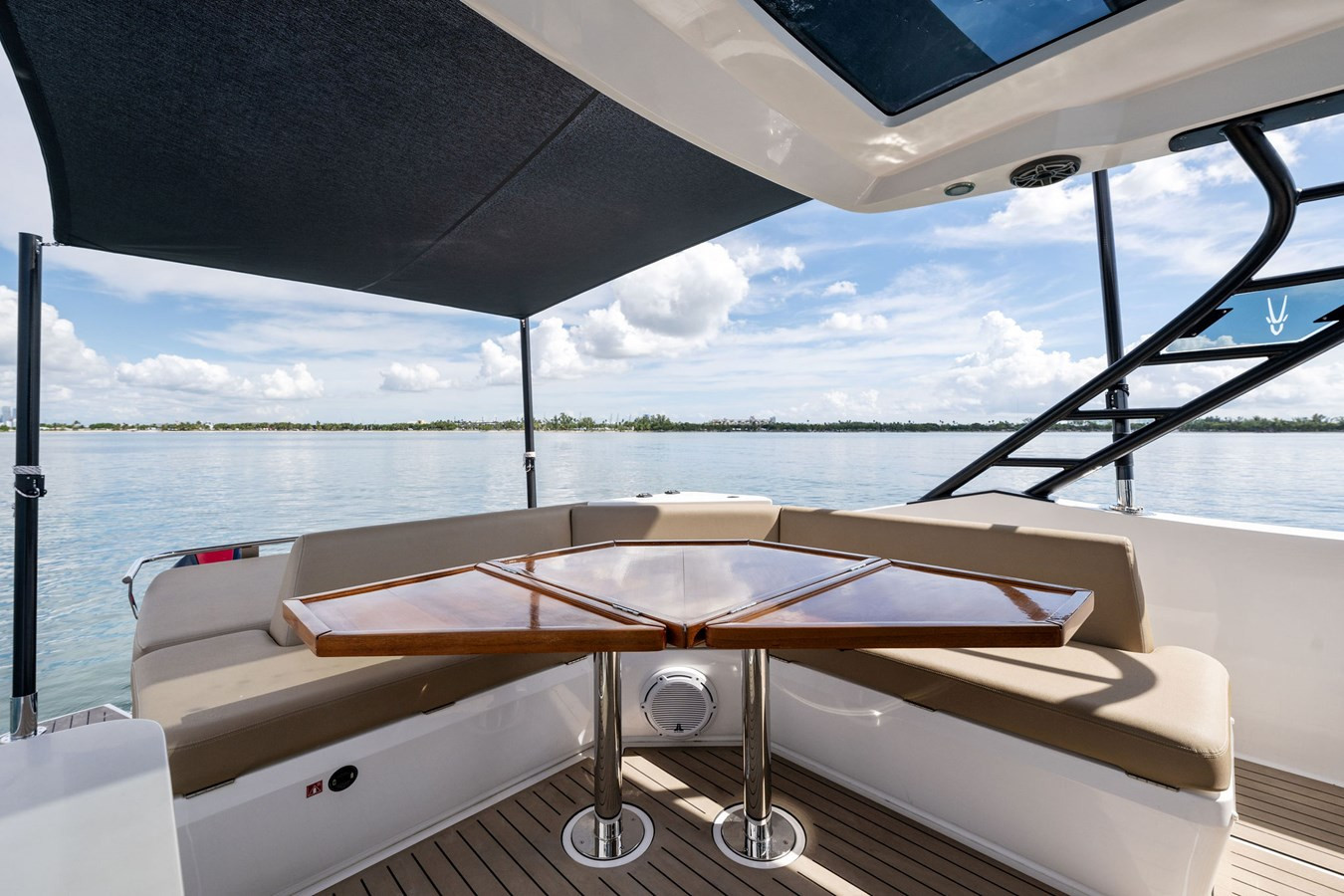 https://arconyachts.ams3.digitaloceanspaces.com/168108/conversions/large_3963333-optimize.jpg