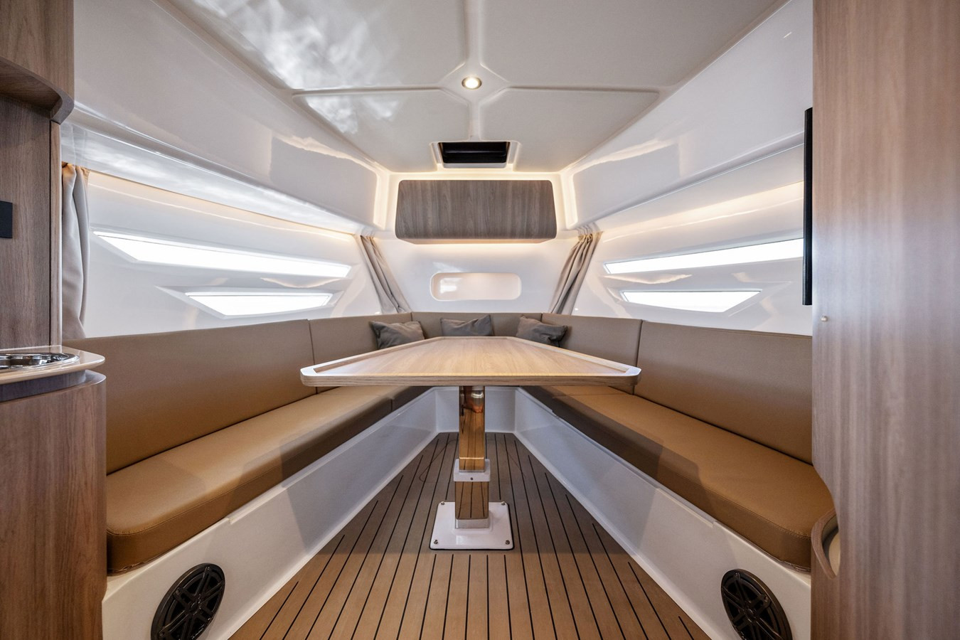 https://arconyachts.ams3.digitaloceanspaces.com/168146/conversions/large_3963347-optimize.jpg