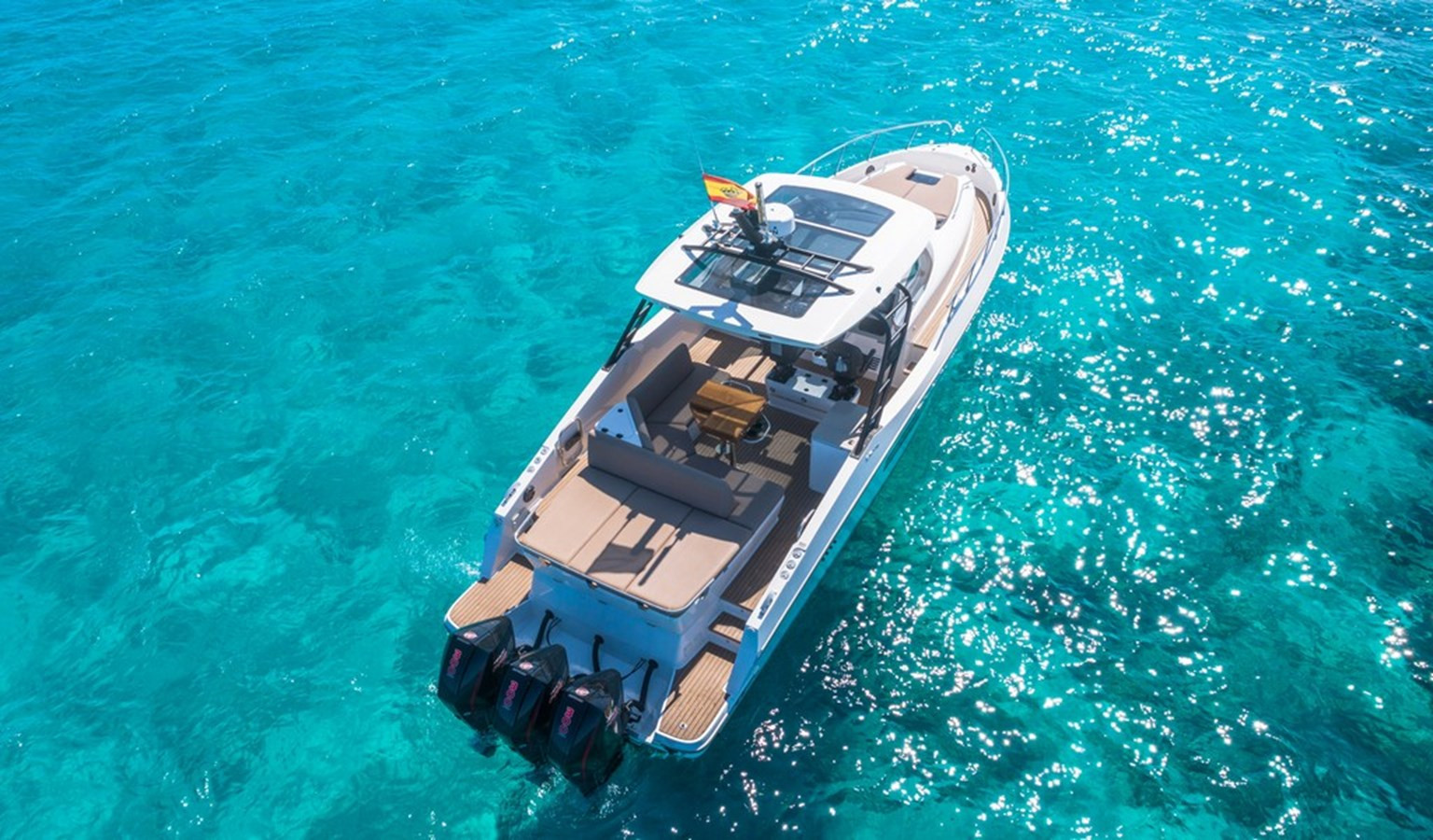 https://arconyachts.ams3.digitaloceanspaces.com/168176/conversions/large_4372638-optimize.jpg