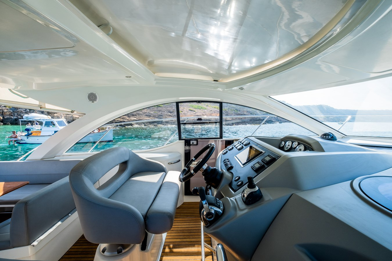 https://arconyachts.ams3.digitaloceanspaces.com/168196/conversions/large_4315116-optimize.jpg