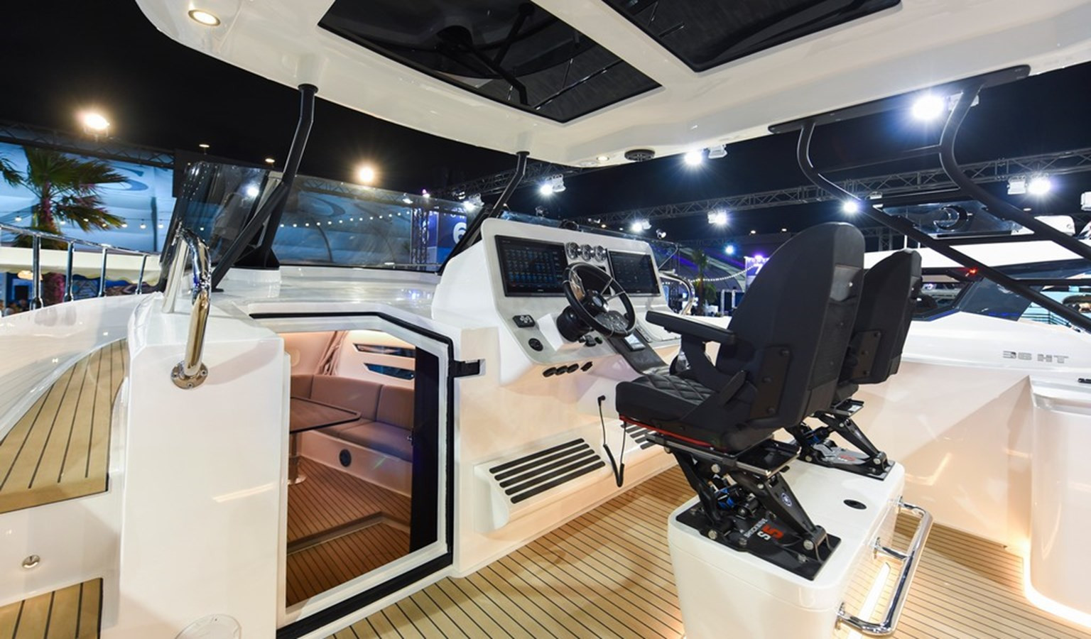 https://arconyachts.ams3.digitaloceanspaces.com/168198/conversions/large_4372657-optimize.jpg