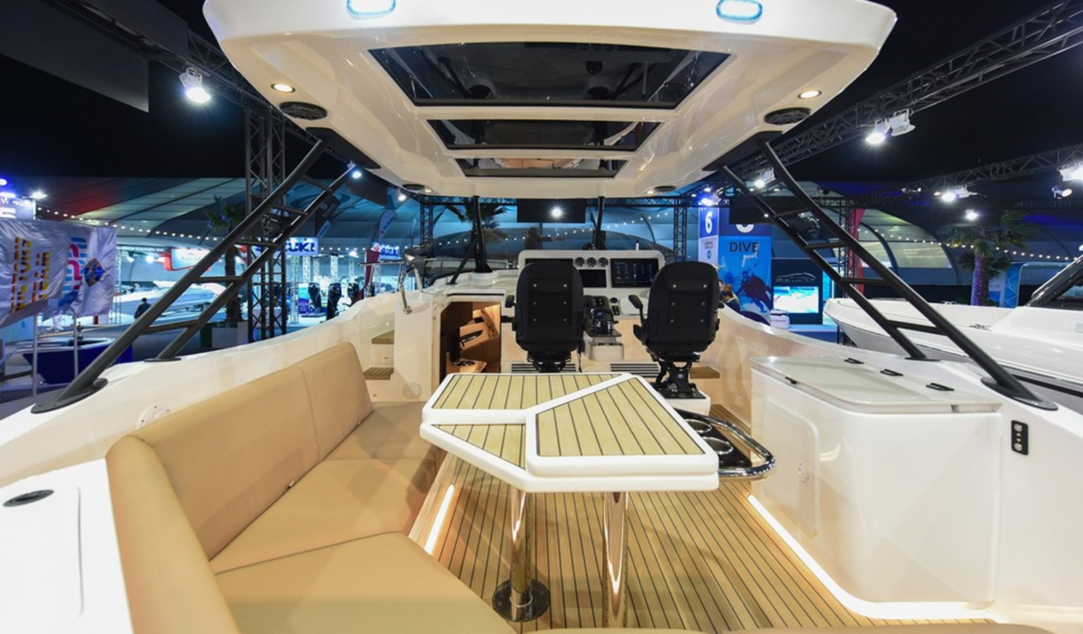 https://arconyachts.ams3.digitaloceanspaces.com/168205/conversions/large_4372650-optimize.jpg