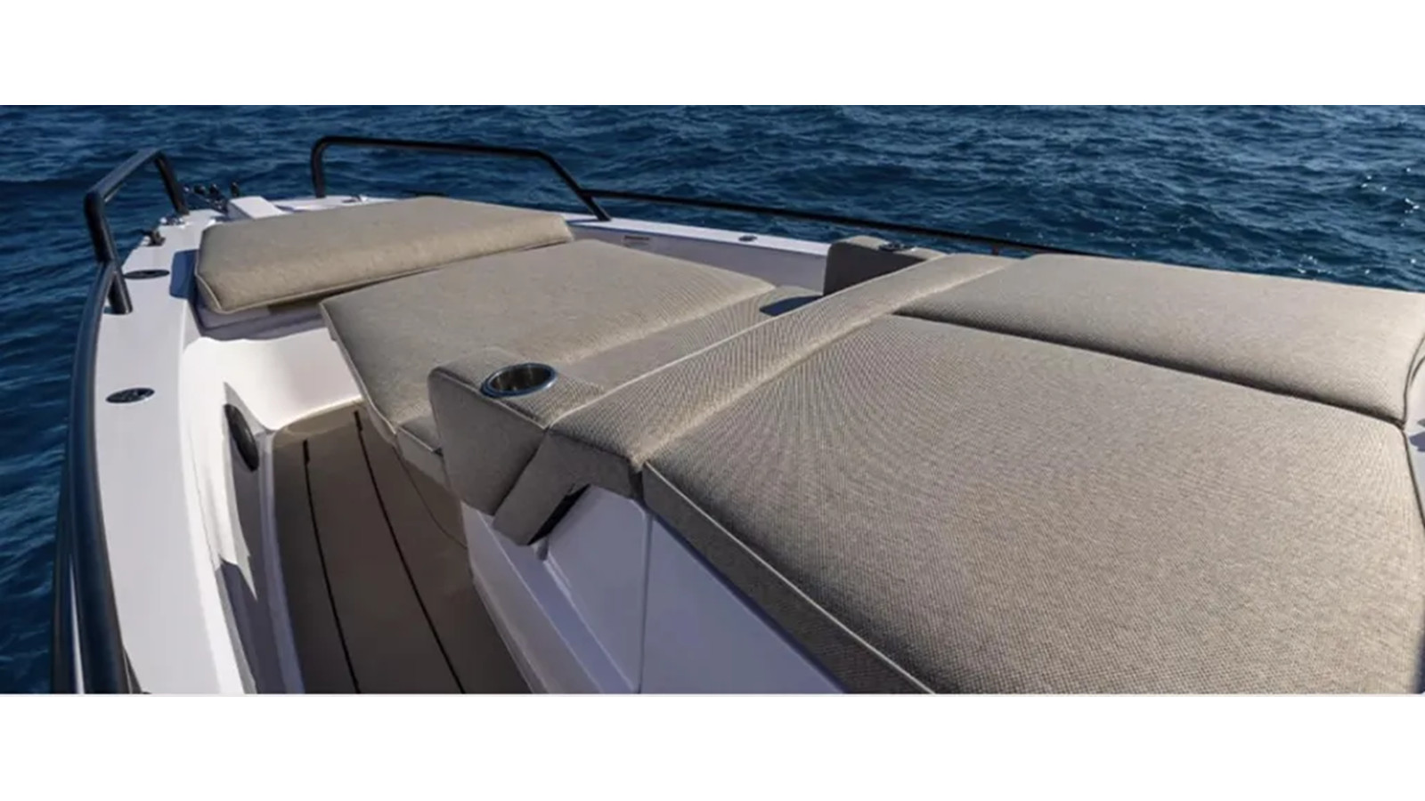 https://arconyachts.ams3.digitaloceanspaces.com/168238/conversions/large_4642282-optimize.jpg
