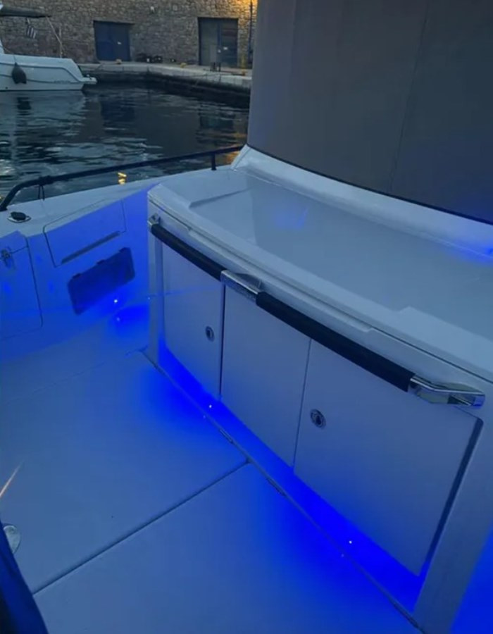 https://arconyachts.ams3.digitaloceanspaces.com/168251/conversions/large_4854006-optimize.jpg