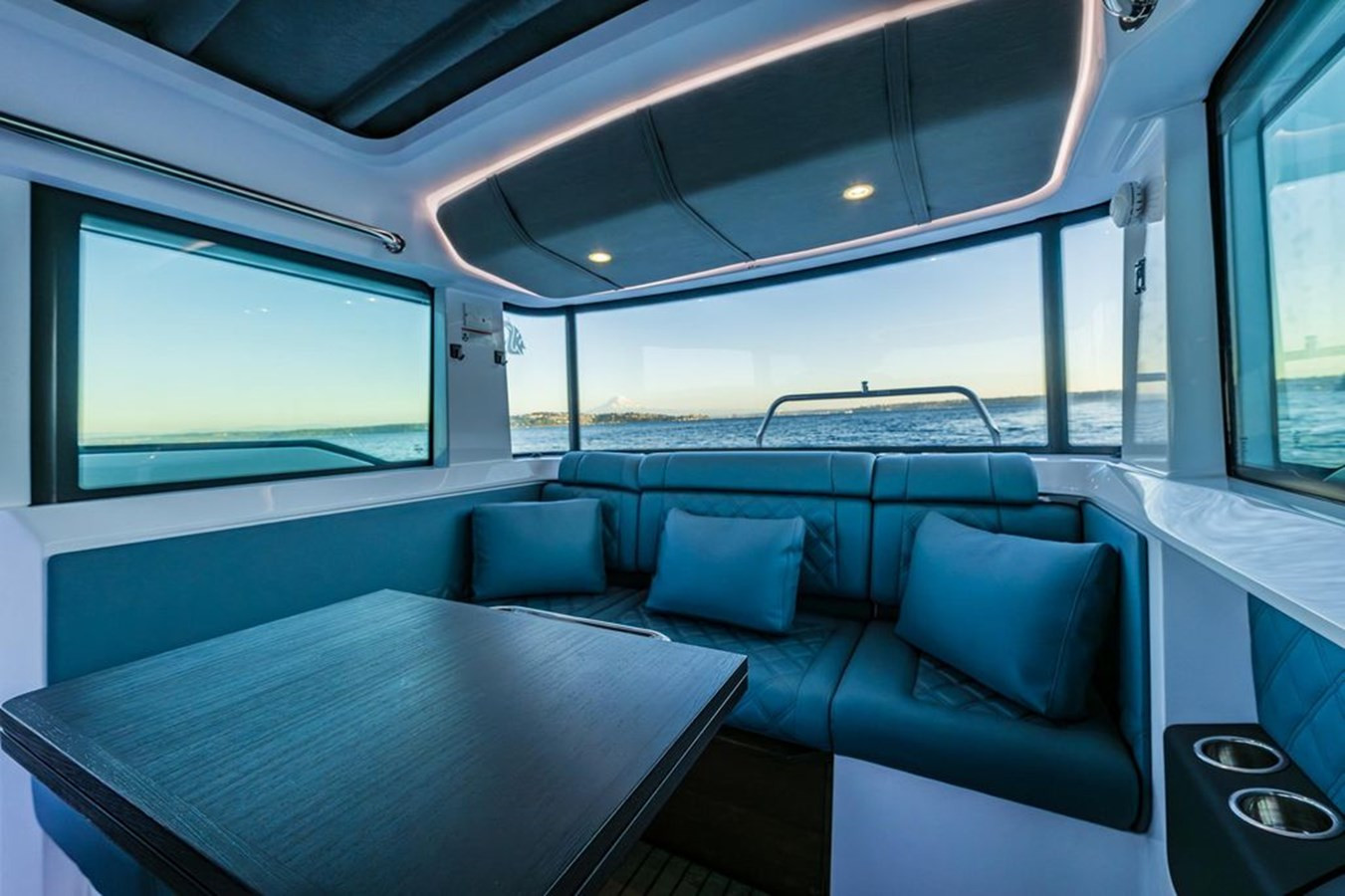 https://arconyachts.ams3.digitaloceanspaces.com/168335/conversions/large_4116005-optimize.jpg