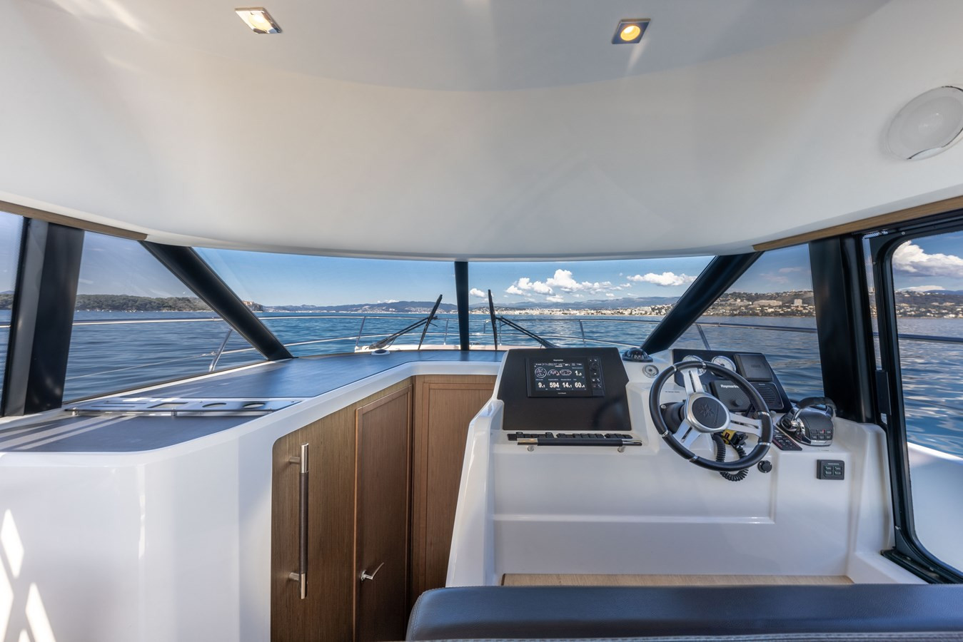 https://arconyachts.ams3.digitaloceanspaces.com/168495/conversions/large_4632129-optimize.jpg