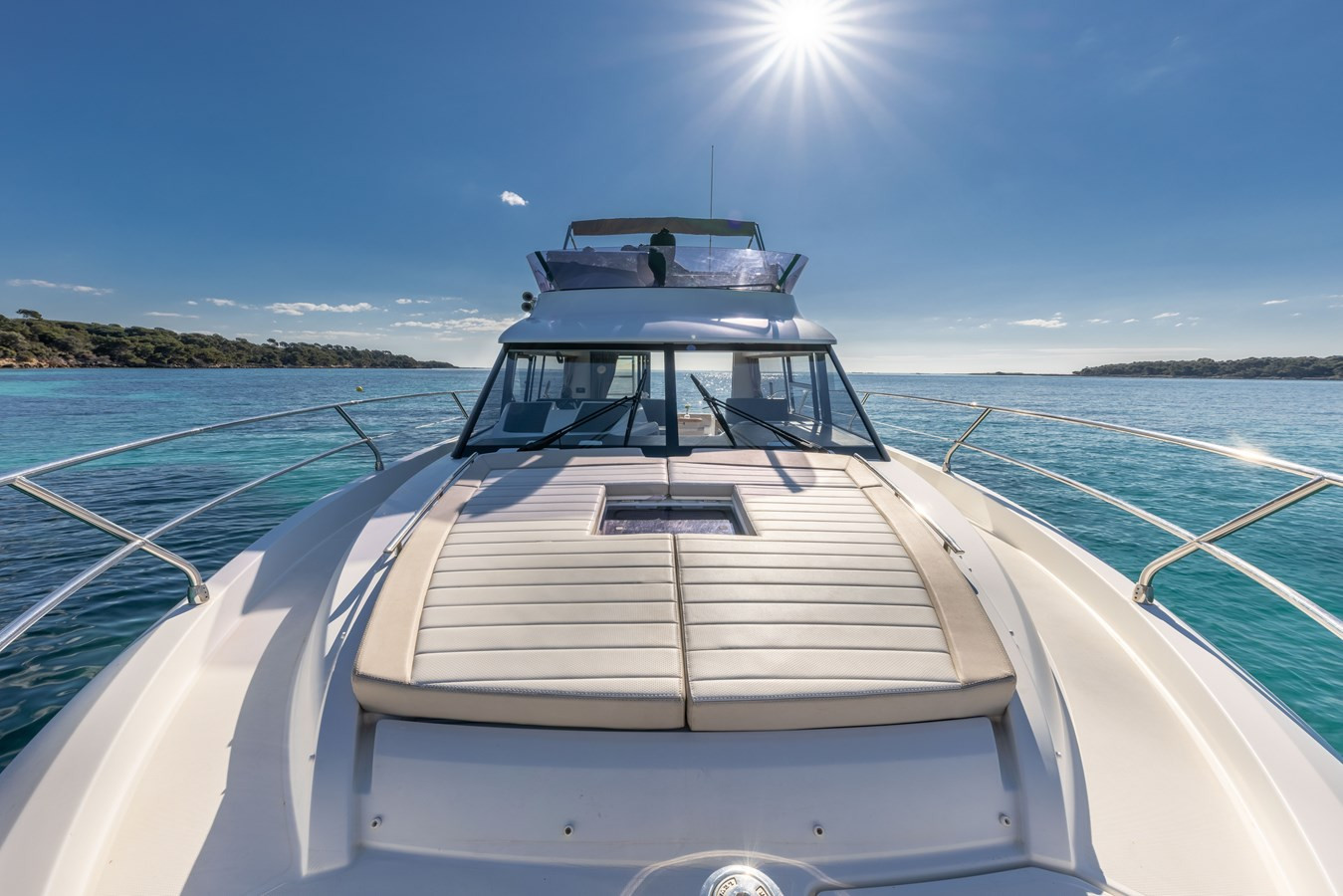 https://arconyachts.ams3.digitaloceanspaces.com/168527/conversions/large_4632139-optimize.jpg