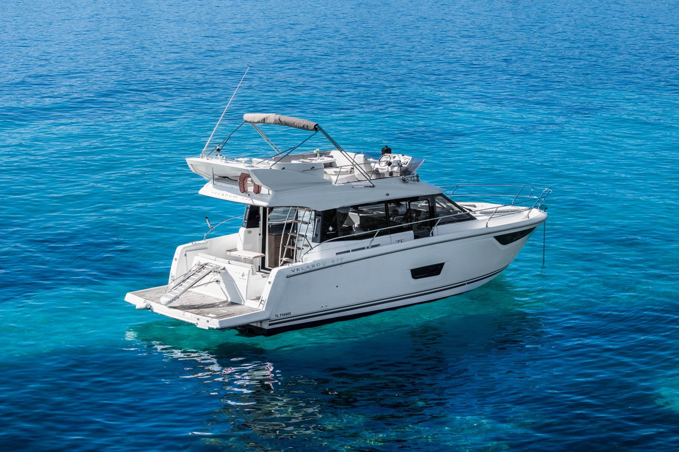 https://arconyachts.ams3.digitaloceanspaces.com/168563/conversions/large_4632150-optimize.jpg