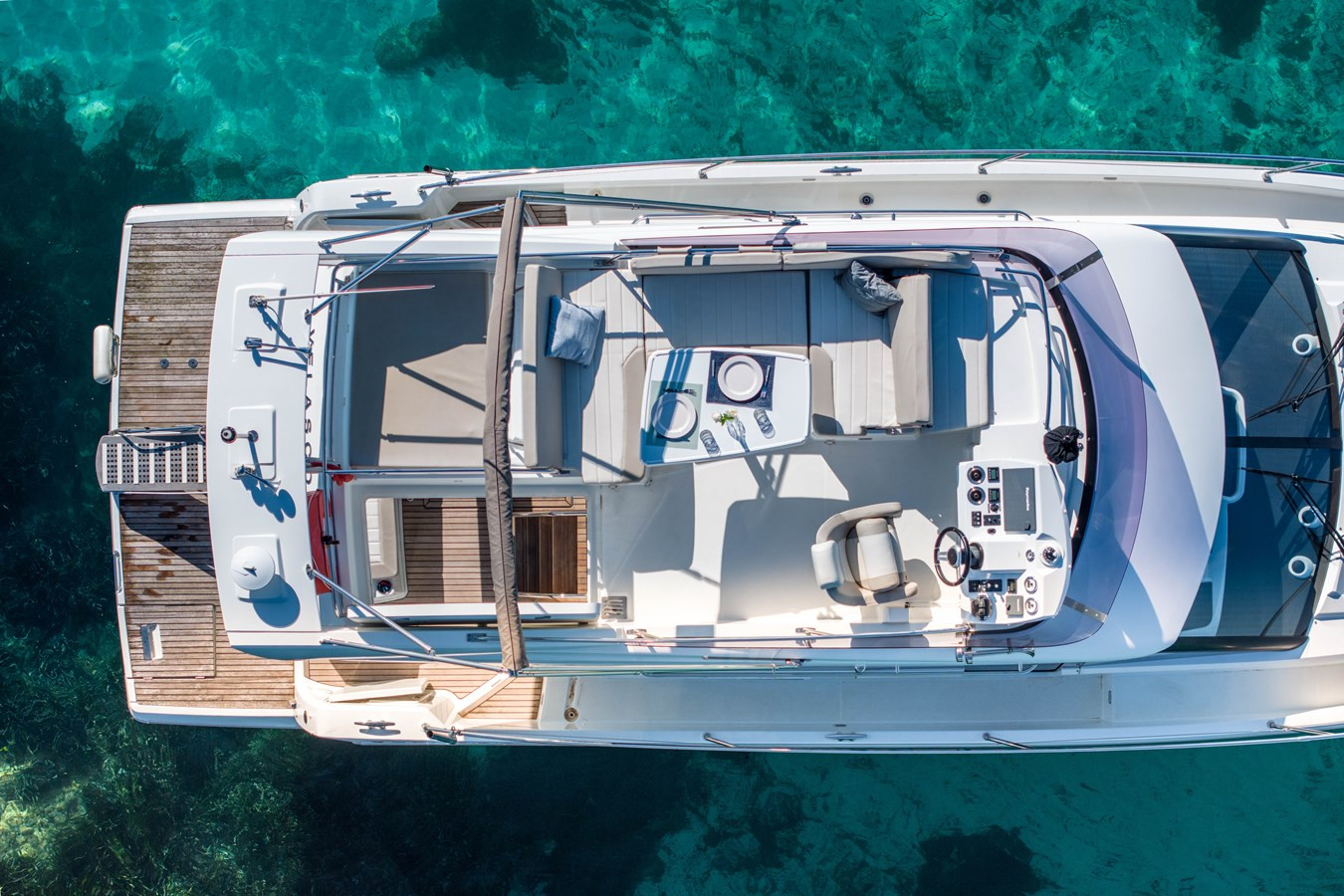 https://arconyachts.ams3.digitaloceanspaces.com/168566/conversions/large_4632151-optimize.jpg