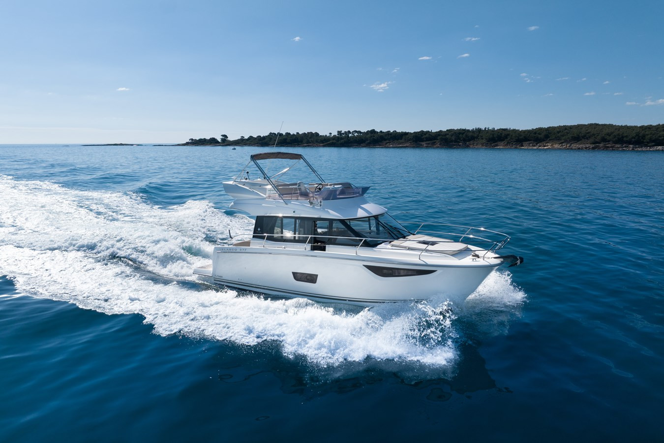 https://arconyachts.ams3.digitaloceanspaces.com/168598/conversions/large_4632163-optimize.jpg