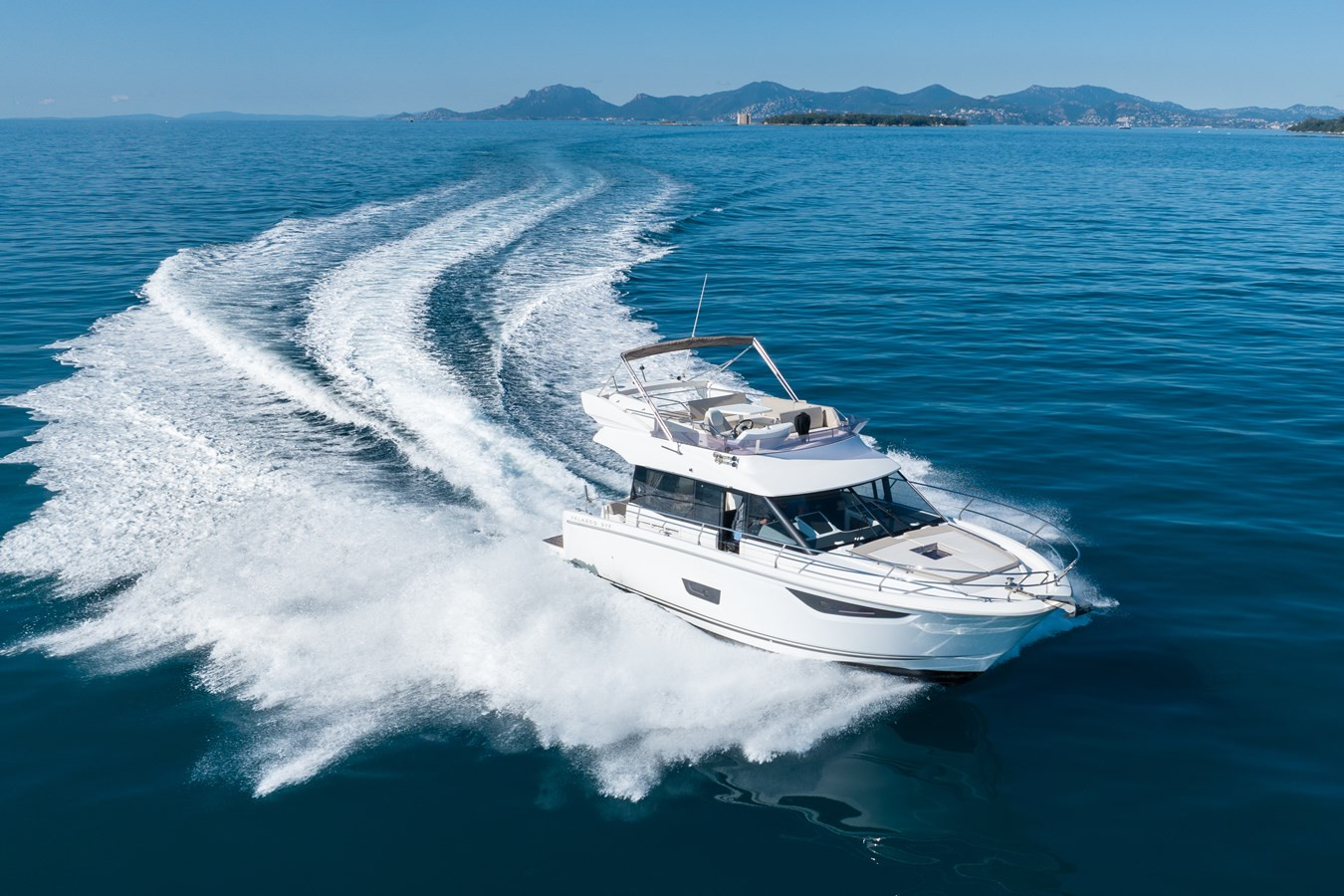 https://arconyachts.ams3.digitaloceanspaces.com/168610/conversions/large_4632168-optimize.jpg