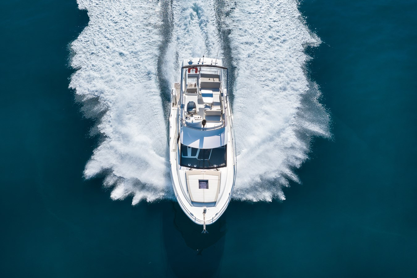 https://arconyachts.ams3.digitaloceanspaces.com/168619/conversions/large_4632171-optimize.jpg