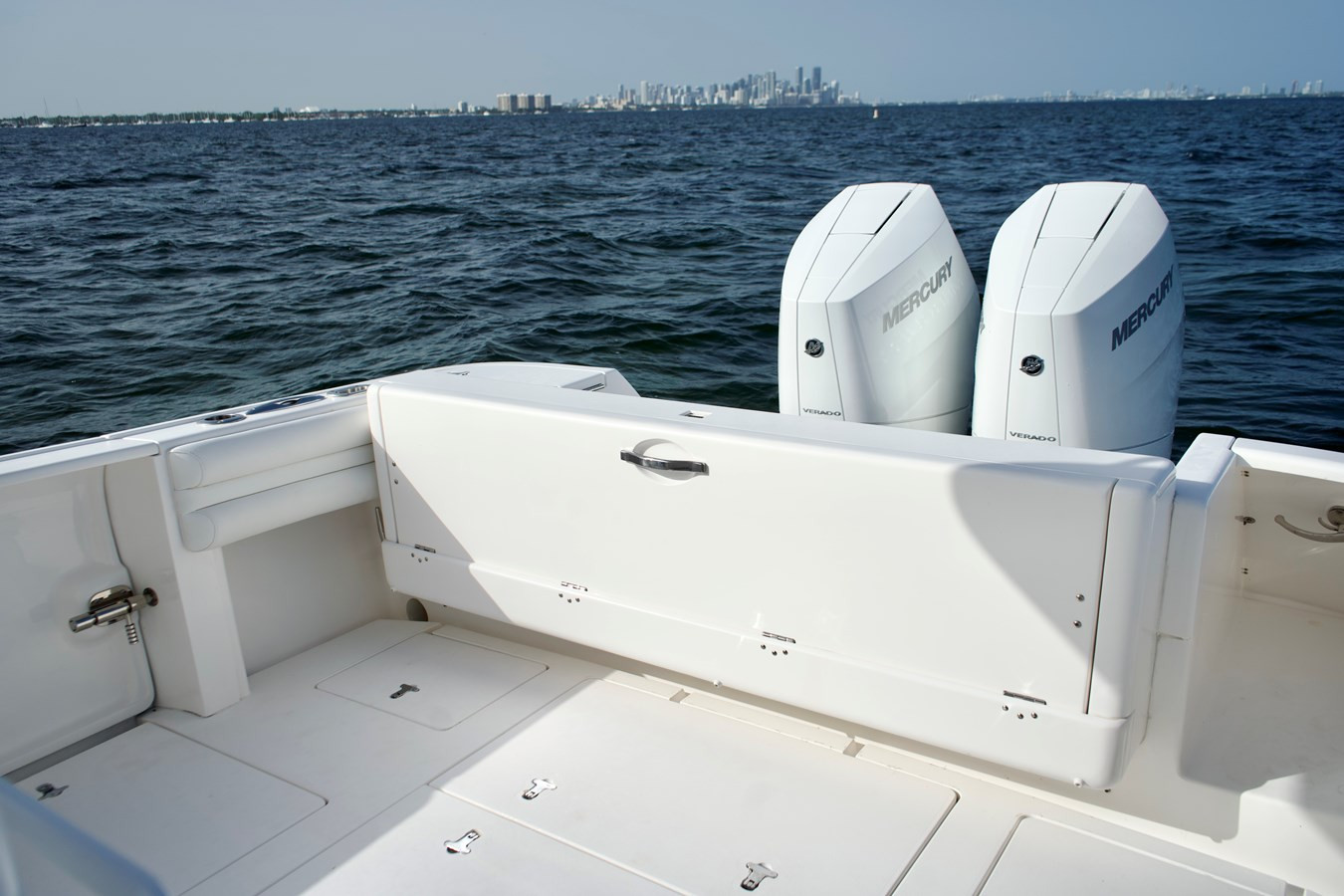 https://arconyachts.ams3.digitaloceanspaces.com/168661/conversions/large_4828444-optimize.jpg
